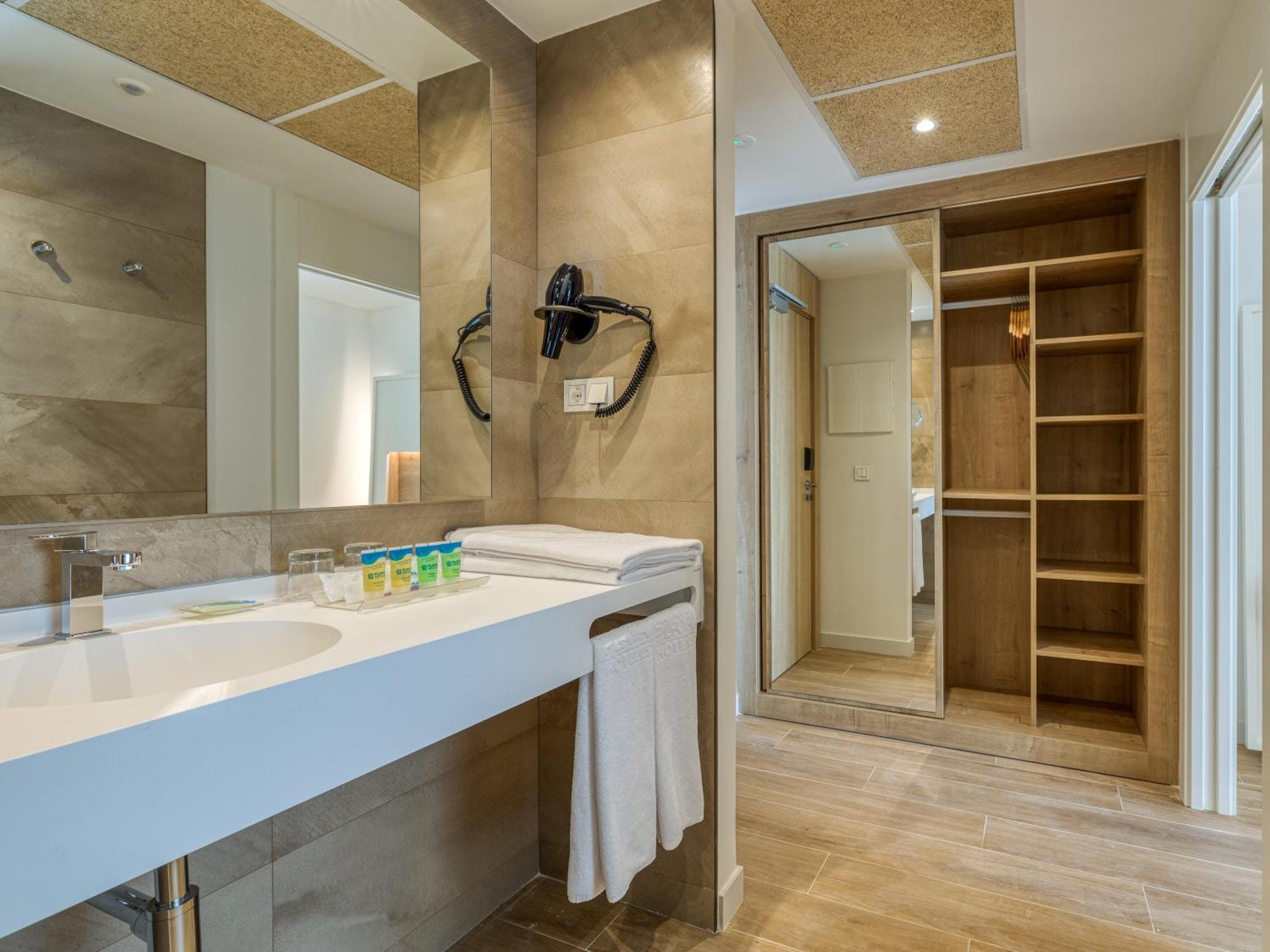 Habitación Familiar (2 adultos + 1 niño)